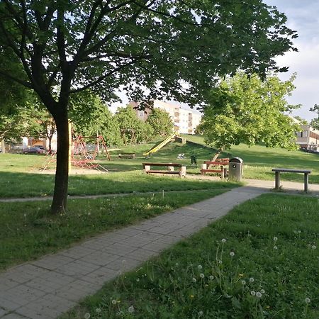 Central Park Apartman Szekszárd Buitenkant foto