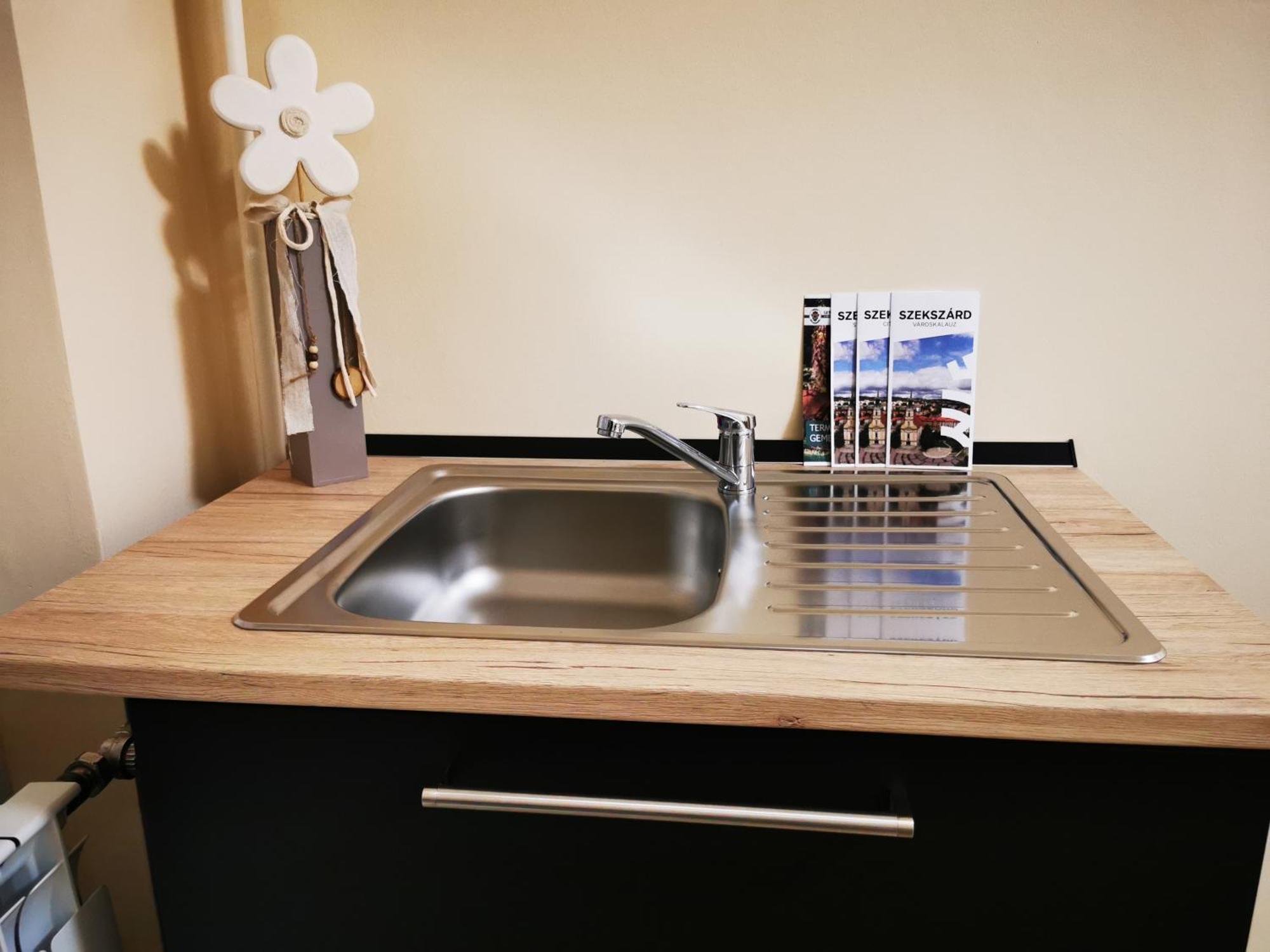 Central Park Apartman Szekszárd Buitenkant foto